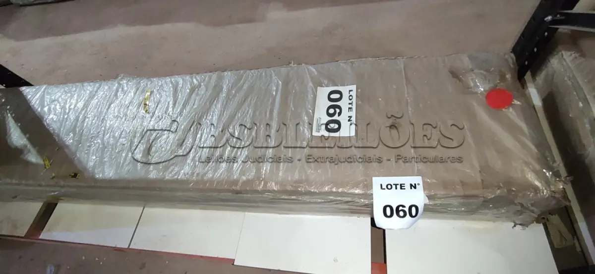 LOTE 060 - 01 GUARDA-ROUPA DEMÓBILE ÁRTICO 05 PORTAS (NO ESTADO, NÃO SABEMOS SE FUNCIONA. LEILÃO NÃO TEM GARANTIA E NEM DEVOLUÇÃO, SUJEITO A POSSÍVEIS AVARIAS VISÍVEIS/OCULTAS E/OU AUSÊNCIA DE COMPONENTES)