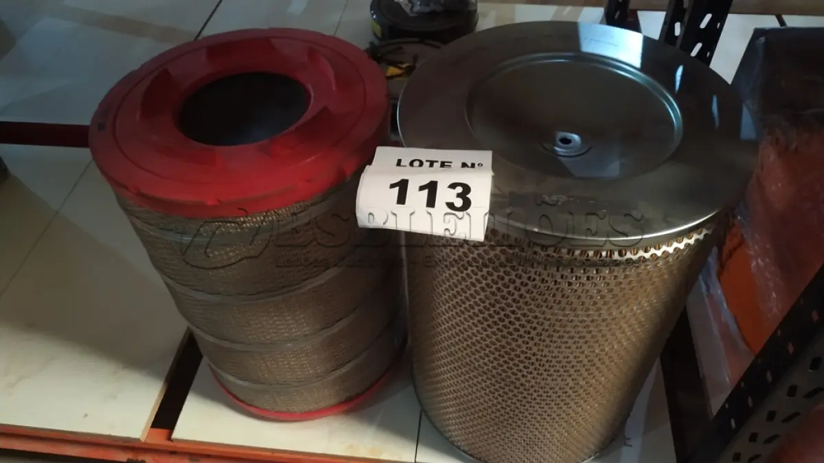LOTE 113 - 01 FILTRO DE AR MANN C33 1840 E 01 FILTRO DE AR MAHLE LX2082/71 PARA MAQUINARIOS PESADOS. (NO ESTADO, NÃO SABEMOS SE FUNCIONA. LEILÃO NÃO TEM GARANTIA E NEM DEVOLUÇÃO, SUJEITO A POSSÍVEIS AVARIAS VISÍVEIS/OCULTAS E/OU AUSÊNCIA DE COMPONENTES)