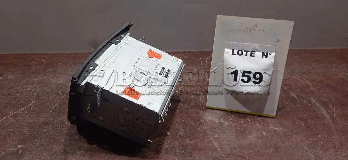 LOTE 159 - 01 APARELHO DE SOM MULTIMIDIA AUTOMOTIVO. (NO ESTADO) ATENÇÃO! FAZER A VISITAÇÃO ANTES DE ARREMATAR, NÃO SABEMOS SE FUNCIONA, LEILÃO NÃO TEM GARANTIA E NEM DEVOLUÇÃO, SUJEITO A POSSÍVEIS AVARIAS VISÍVEIS/OCULTAS E/OU AUSÊNCIA DE COMPONENTES.