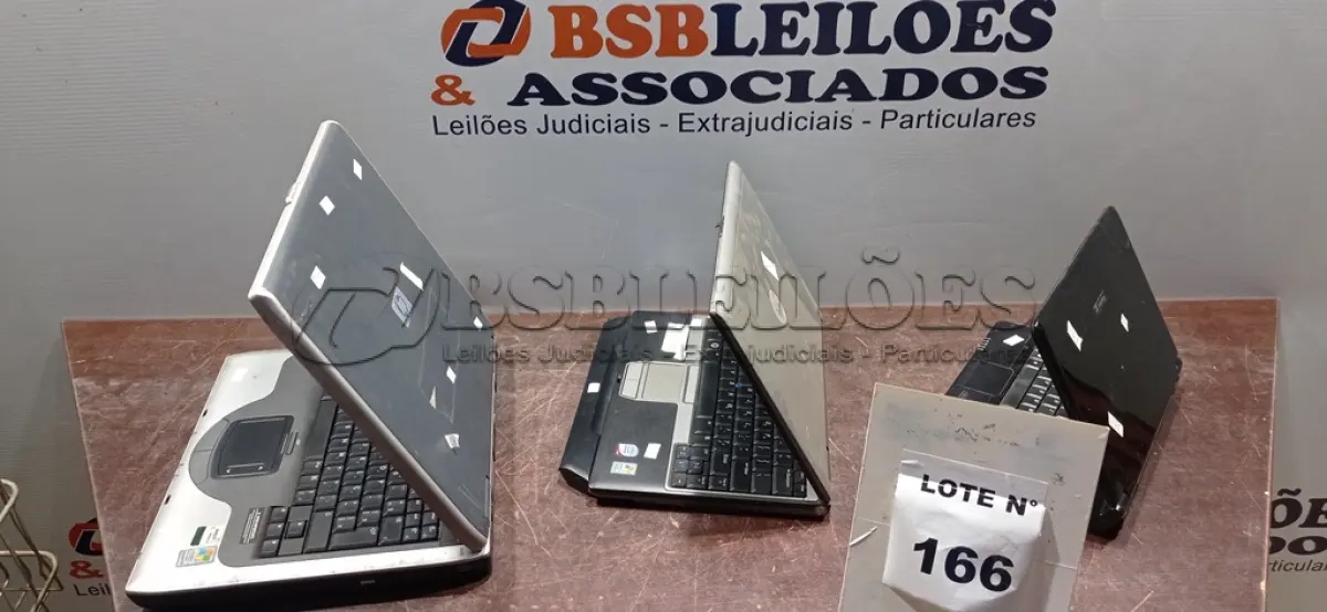 LOTE 166 - 03 NOTEBOOKS MARCAS DIVERSAS SEM FONTE. (NO ESTADO, NÃO SABEMOS SE FUNCIONA. LEILÃO NÃO TEM GARANTIA E NEM DEVOLUÇÃO, SUJEITO A POSSÍVEIS AVARIAS VISÍVEIS/OCULTAS E/OU AUSÊNCIA DE COMPONENTES)