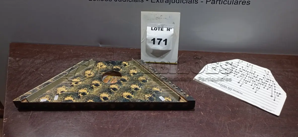 LOTE 171 -   01 CITARA ARCO IRIS. (NO ESTADO, NÃO SABEMOS SE FUNCIONA. LEILÃO NÃO TEM GARANTIA E NEM DEVOLUÇÃO, SUJEITO A POSSÍVEIS AVARIAS VISÍVEIS/OCULTAS E/OU AUSÊNCIA DE COMPONENTES)