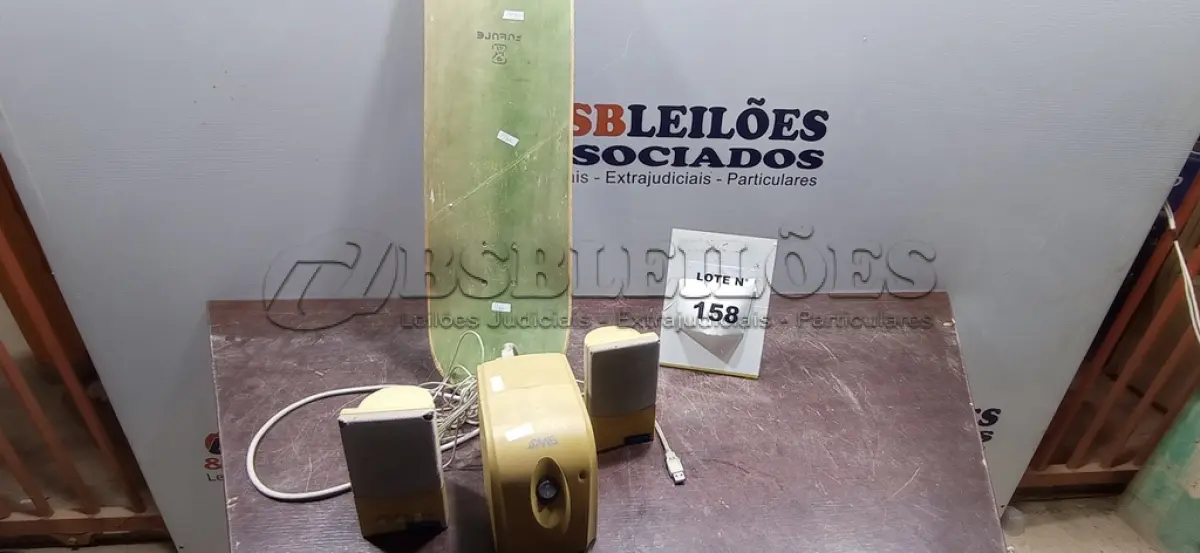 LOTE 158 - 01 SHAPE DE SKATE TAMANHO 8.0 MARCA FUTURE, 01 ESTABILIZADOR DE 300VA MARCA SMS E 02 CAIXAS DE SOM MULTIMIDIA MODELO SPEAK SYSTEM (NO ESTADO) ATENÇÃO! FAZER A VISITAÇÃO ANTES DE ARREMATAR, NÃO SABEMOS SE FUNCIONA, LEILÃO NÃO TEM GARANTIA E NEM DEVOLUÇÃO, SUJEITO A POSSÍVEIS AVARIAS VISÍVEIS/OCULTAS E/OU AUSÊNCIA DE COMPONENTES.