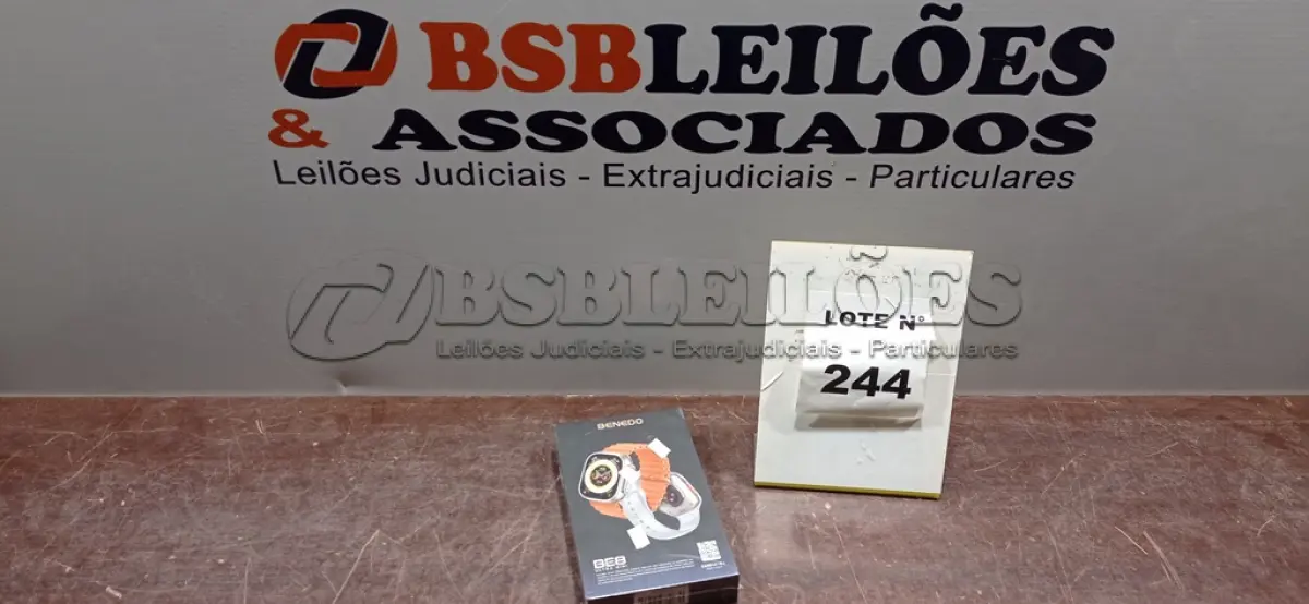 LOTE 244 - 01 SMART WATCH BENEDO BE8 ULTRA MINI NA COR PRETO. (NO ESTADO, NÃO SABEMOS SE FUNCIONA. LEILÃO NÃO TEM GARANTIA E NEM DEVOLUÇÃO, SUJEITO A POSSÍVEIS AVARIAS VISÍVEIS/OCULTAS E/OU AUSÊNCIA DE COMPONENTES)