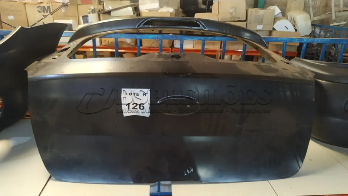 LOTE 126 - 01 TAMPA DO PORTA MALAS DO FORD KA MODELO NOVO. (NO ESTADO, NÃO SABEMOS SE FUNCIONA. LEILÃO NÃO TEM GARANTIA E NEM DEVOLUÇÃO, SUJEITO A POSSÍVEIS AVARIAS VISÍVEIS/OCULTAS E/OU AUSÊNCIA DE COMPONENTES)