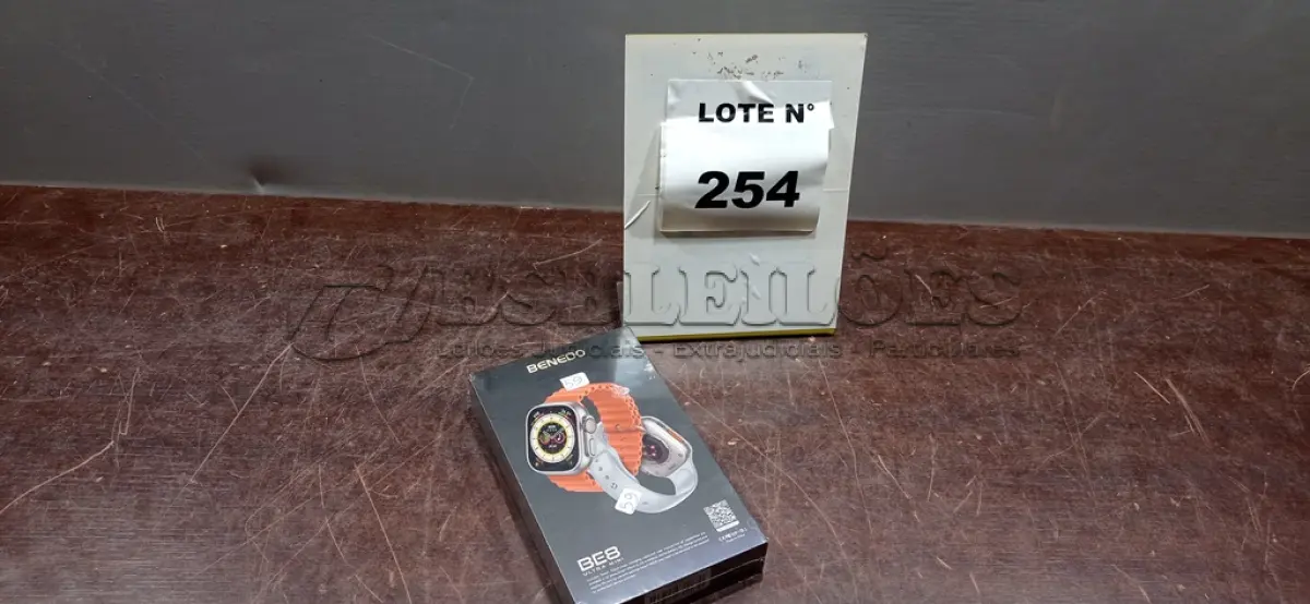 LOTE 254 - 01 SMART WATCH BENEDO BE8 ULTRA MINI NA COR PRETO. (NO ESTADO, NÃO SABEMOS SE FUNCIONA. LEILÃO NÃO TEM GARANTIA E NEM DEVOLUÇÃO, SUJEITO A POSSÍVEIS AVARIAS VISÍVEIS/OCULTAS E/OU AUSÊNCIA DE COMPONENTES)