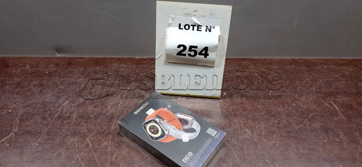 LOTE 254 - 01 SMART WATCH BENEDO BE8 ULTRA MINI NA COR PRETO. (NO ESTADO, NÃO SABEMOS SE FUNCIONA. LEILÃO NÃO TEM GARANTIA E NEM DEVOLUÇÃO, SUJEITO A POSSÍVEIS AVARIAS VISÍVEIS/OCULTAS E/OU AUSÊNCIA DE COMPONENTES)