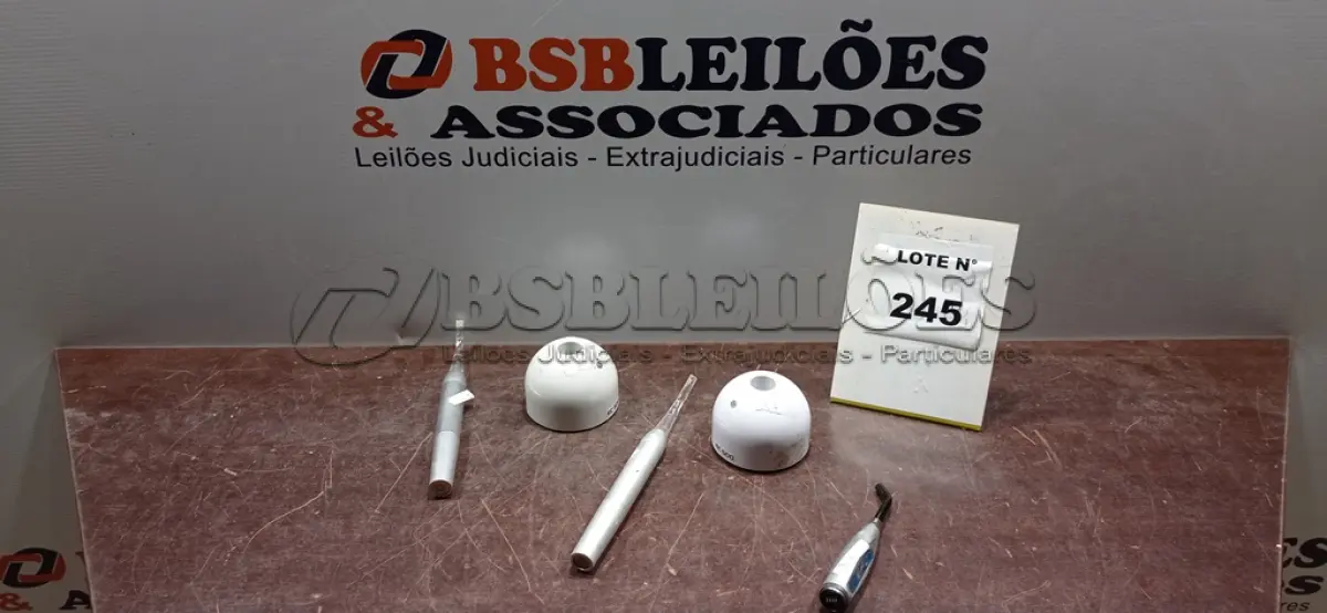 LOTE 245 - 02 FOTOPOLIMERIZADOR ODONTOLÓGICO.  (NO ESTADO, NÃO SABEMOS SE FUNCIONA. LEILÃO NÃO TEM GARANTIA E NEM DEVOLUÇÃO, SUJEITO A POSSÍVEIS AVARIAS VISÍVEIS/OCULTAS E/OU AUSÊNCIA DE COMPONENTES)