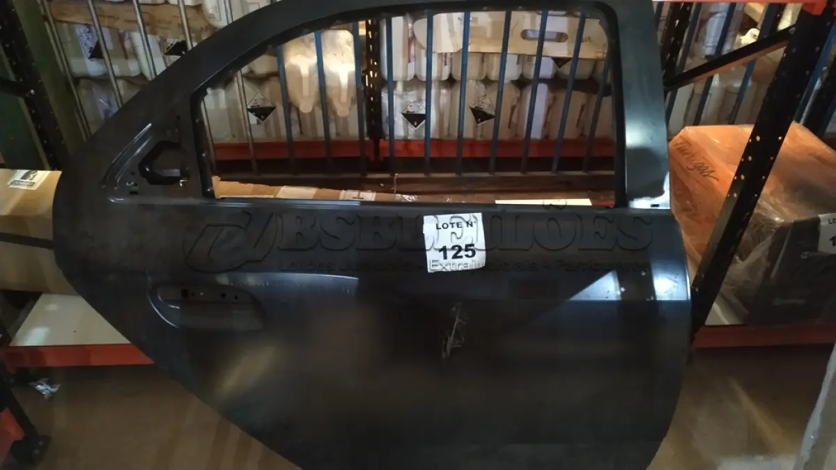 LOTE 125 - 01 PORTA TRASEIRA EDIREITA CHEVOLET ONIX/ PRISMA. (NO ESTADO, NÃO SABEMOS SE FUNCIONA. LEILÃO NÃO TEM GARANTIA E NEM DEVOLUÇÃO, SUJEITO A POSSÍVEIS AVARIAS VISÍVEIS/OCULTAS E/OU AUSÊNCIA DE COMPONENTES)