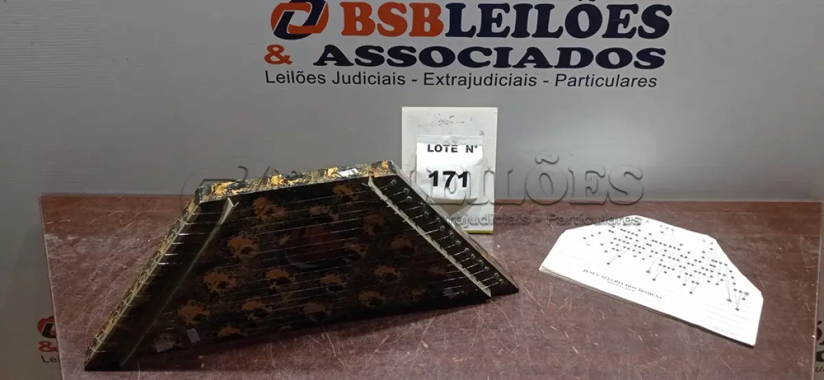 LOTE 171 -   01 CITARA ARCO IRIS. (NO ESTADO, NÃO SABEMOS SE FUNCIONA. LEILÃO NÃO TEM GARANTIA E NEM DEVOLUÇÃO, SUJEITO A POSSÍVEIS AVARIAS VISÍVEIS/OCULTAS E/OU AUSÊNCIA DE COMPONENTES)