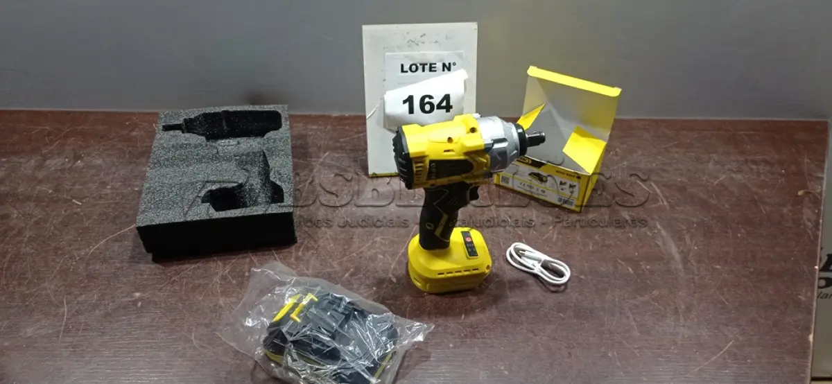 LOTE 164 - 01 CHAVE IMPACTO 21V COM CARREGADOR USB MARCA BOMVINK (NOVO). (NO ESTADO) ATENÇÃO! FAZER A VISITAÇÃO ANTES DE ARREMATAR, NÃO SABEMOS SE FUNCIONA, LEILÃO NÃO TEM GARANTIA E NEM DEVOLUÇÃO, SUJEITO A POSSÍVEIS AVARIAS VISÍVEIS/OCULTAS E/OU AUSÊNCIA DE COMPONENTES.