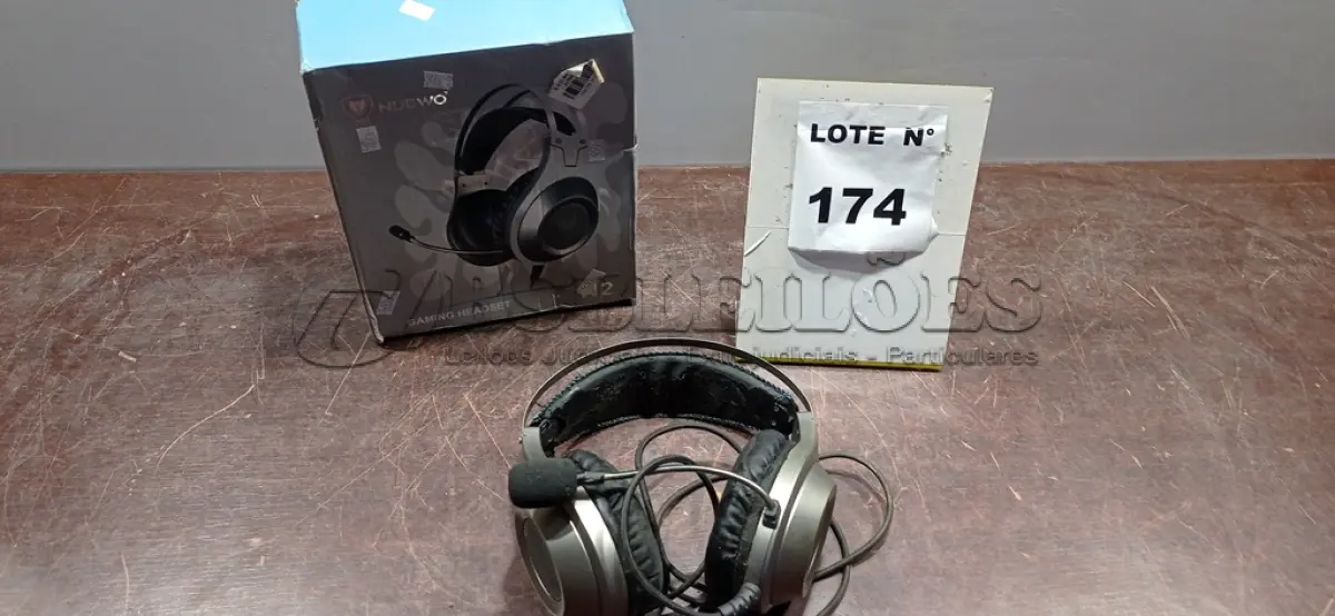 LOTE 174 - 01HEADSET GAMER COM MICROFONE MARCA NUBWO. (NO ESTADO) ATENÇÃO! FAZER A VISITAÇÃO ANTES DE ARREMATAR, NÃO SABEMOS SE FUNCIONA, LEILÃO NÃO TEM GARANTIA E NEM DEVOLUÇÃO, SUJEITO A POSSÍVEIS AVARIAS VISÍVEIS/OCULTAS E/OU AUSÊNCIA DE COMPONENTES.
