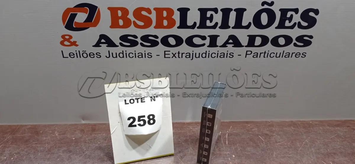 LOTE 258 - 01 SMART WATCH BENEDO BE8 ULTRA MINI NA COR LARANJA. (NO ESTADO, NÃO SABEMOS SE FUNCIONA. LEILÃO NÃO TEM GARANTIA E NEM DEVOLUÇÃO, SUJEITO A POSSÍVEIS AVARIAS VISÍVEIS/OCULTAS E/OU AUSÊNCIA DE COMPONENTES)