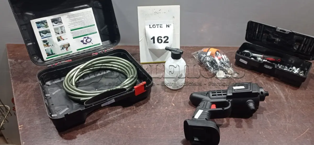 LOTE 162 - 01 CHAVE CATRACA COM JOGO DE SOQUETES E 01 MAQUINA DE ALTA PRESSÃO COM ACESSÓRIOS SEM BATERIA. (NO ESTADO) ATENÇÃO! FAZER A VISITAÇÃO ANTES DE ARREMATAR, NÃO SABEMOS SE FUNCIONA, LEILÃO NÃO TEM GARANTIA E NEM DEVOLUÇÃO, SUJEITO A POSSÍVEIS AVARIAS VISÍVEIS/OCULTAS E/OU AUSÊNCIA DE COMPONENTES.