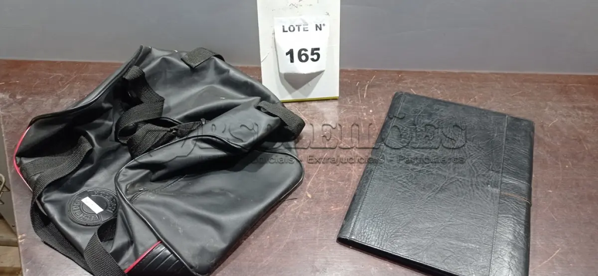 LOTE 165 - 01 BOLSA HOLIDAY PRIMICIA E 01 PASTA DATELLI. (NO ESTADO, NÃO SABEMOS SE FUNCIONA. LEILÃO NÃO TEM GARANTIA E NEM DEVOLUÇÃO, SUJEITO A POSSÍVEIS AVARIAS VISÍVEIS/OCULTAS E/OU AUSÊNCIA DE COMPONENTES)