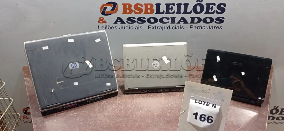 LOTE 166 - 03 NOTEBOOKS MARCAS DIVERSAS SEM FONTE. (NO ESTADO, NÃO SABEMOS SE FUNCIONA. LEILÃO NÃO TEM GARANTIA E NEM DEVOLUÇÃO, SUJEITO A POSSÍVEIS AVARIAS VISÍVEIS/OCULTAS E/OU AUSÊNCIA DE COMPONENTES)