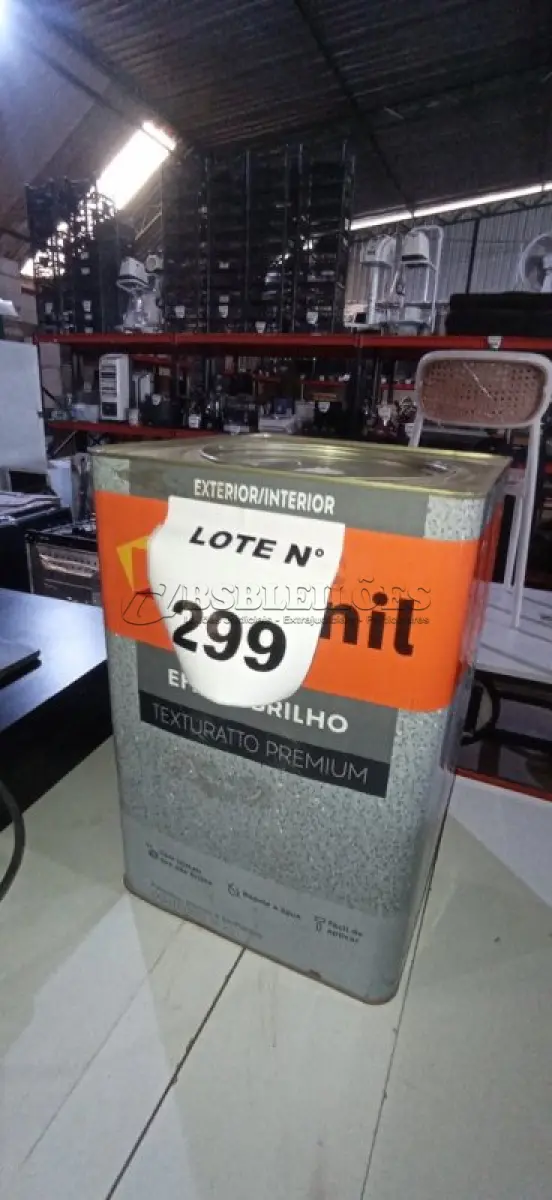 LOTE 299 - 01 LATA DE TEXTURA TEXTURATTO PREMIUM 28KG EXTERIOR/INTERIOR COR EFEITO BRILHO PRETO MARCA SUVINIL. (NO ESTADO) ATENÇÃO! FAZER A VISITAÇÃO ANTES DE ARREMATAR, NÃO SABEMOS SE FUNCIONA, LEILÃO NÃO TEM GARANTIA E NEM DEVOLUÇÃO, SUJEITO A POSSÍVEIS AVARIAS VISÍVEIS/OCULTAS E/OU AUSÊNCIA DE COMPONENTES.