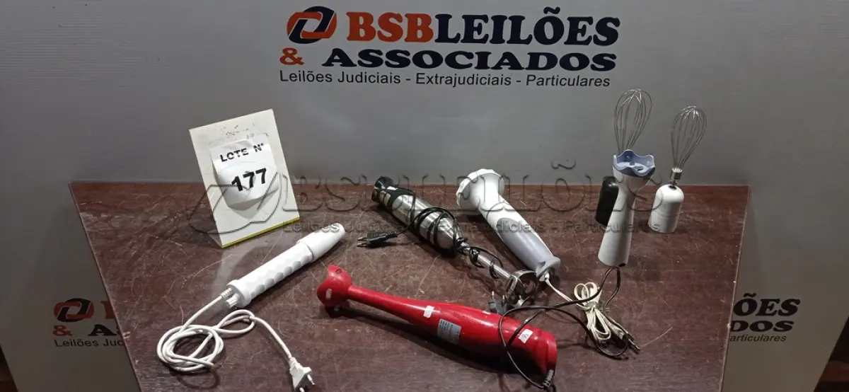 LOTE 177 - 01 DISPOSITIVO DE TERAPIA DE ALTA FREQUÊNCIA E 03 MIXERS COM ACESSÓRIOS DE MARCAS E MODELOS DIVERSOS. (NO ESTADO) ATENÇÃO! FAZER A VISITAÇÃO ANTES DE ARREMATAR, NÃO SABEMOS SE FUNCIONA, LEILÃO NÃO TEM GARANTIA E NEM DEVOLUÇÃO, SUJEITO A POSSÍVEIS AVARIAS VISÍVEIS/OCULTAS E/OU AUSÊNCIA DE COMPONENTES.