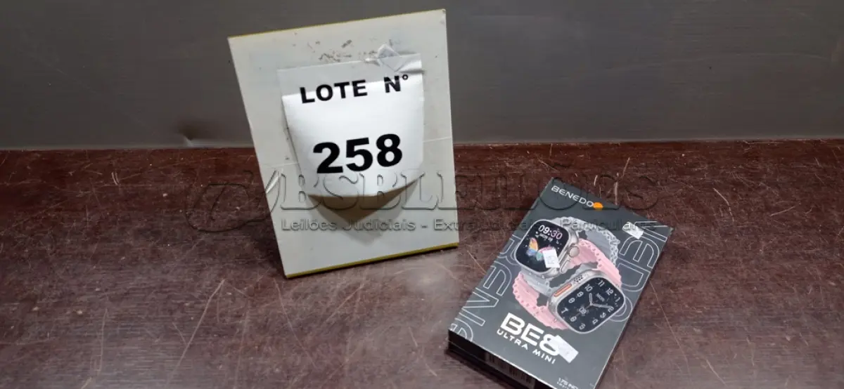 LOTE 258 - 01 SMART WATCH BENEDO BE8 ULTRA MINI NA COR LARANJA. (NO ESTADO, NÃO SABEMOS SE FUNCIONA. LEILÃO NÃO TEM GARANTIA E NEM DEVOLUÇÃO, SUJEITO A POSSÍVEIS AVARIAS VISÍVEIS/OCULTAS E/OU AUSÊNCIA DE COMPONENTES)