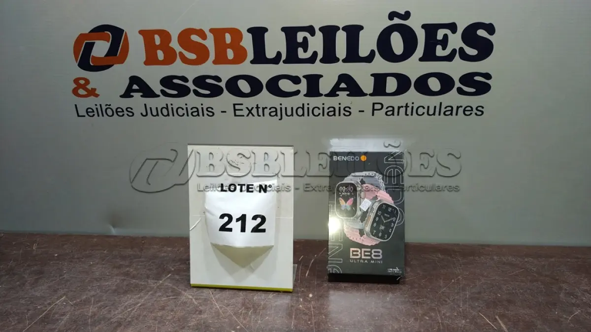 LOTE 212 - 01 SMART WATCH BENEDO BE8 ULTRA MINI NA COR LARANJA. (NO ESTADO, NÃO SABEMOS SE FUNCIONA. LEILÃO NÃO TEM GARANTIA E NEM DEVOLUÇÃO, SUJEITO A POSSÍVEIS AVARIAS VISÍVEIS/OCULTAS E/OU AUSÊNCIA DE COMPONENTES)