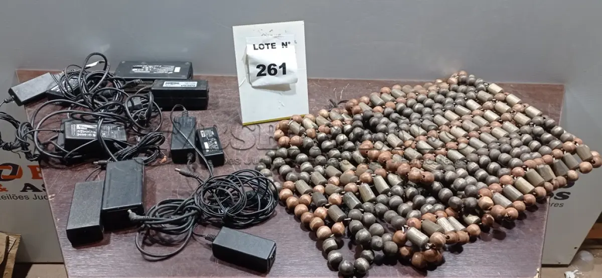LOTE 261 - 01 CAIXA COM FONTES DIVERSAS. (NO ESTADO, NÃO SABEMOS SE FUNCIONA. LEILÃO NÃO TEM GARANTIA E NEM DEVOLUÇÃO, SUJEITO A POSSÍVEIS AVARIAS VISÍVEIS/OCULTAS E/OU AUSÊNCIA DE COMPONENTES)