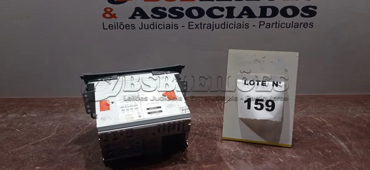 LOTE 159 - 01 APARELHO DE SOM MULTIMIDIA AUTOMOTIVO. (NO ESTADO) ATENÇÃO! FAZER A VISITAÇÃO ANTES DE ARREMATAR, NÃO SABEMOS SE FUNCIONA, LEILÃO NÃO TEM GARANTIA E NEM DEVOLUÇÃO, SUJEITO A POSSÍVEIS AVARIAS VISÍVEIS/OCULTAS E/OU AUSÊNCIA DE COMPONENTES.