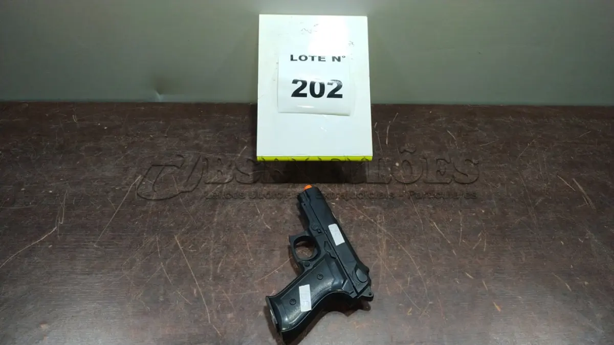 LOTE 202 -  01 PISTÓLA DE AIRSOFT SPRING BBS. (NO ESTADO, NÃO SABEMOS SE FUNCIONA. LEILÃO NÃO TEM GARANTIA E NEM DEVOLUÇÃO, SUJEITO A POSSÍVEIS AVARIAS VISÍVEIS/OCULTAS E/OU AUSÊNCIA DE COMPONENTES)