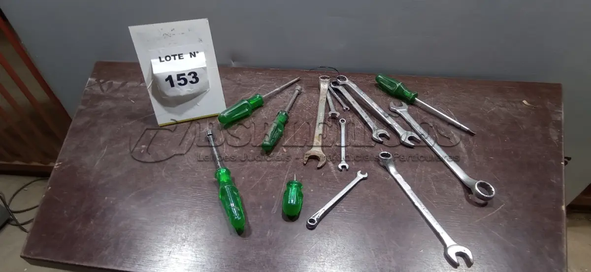 LOTE 153 - 01 LOTE COM VÁRIAS CHAVES TAMANHOS E MEDIDAS DIVERSAS MARCA BELZER. (NO ESTADO) ATENÇÃO! FAZER A VISITAÇÃO ANTES DE ARREMATAR, NÃO SABEMOS SE FUNCIONA, LEILÃO NÃO TEM GARANTIA E NEM DEVOLUÇÃO, SUJEITO A POSSÍVEIS AVARIAS VISÍVEIS/OCULTAS E/OU AUSÊNCIA DE COMPONENTES.