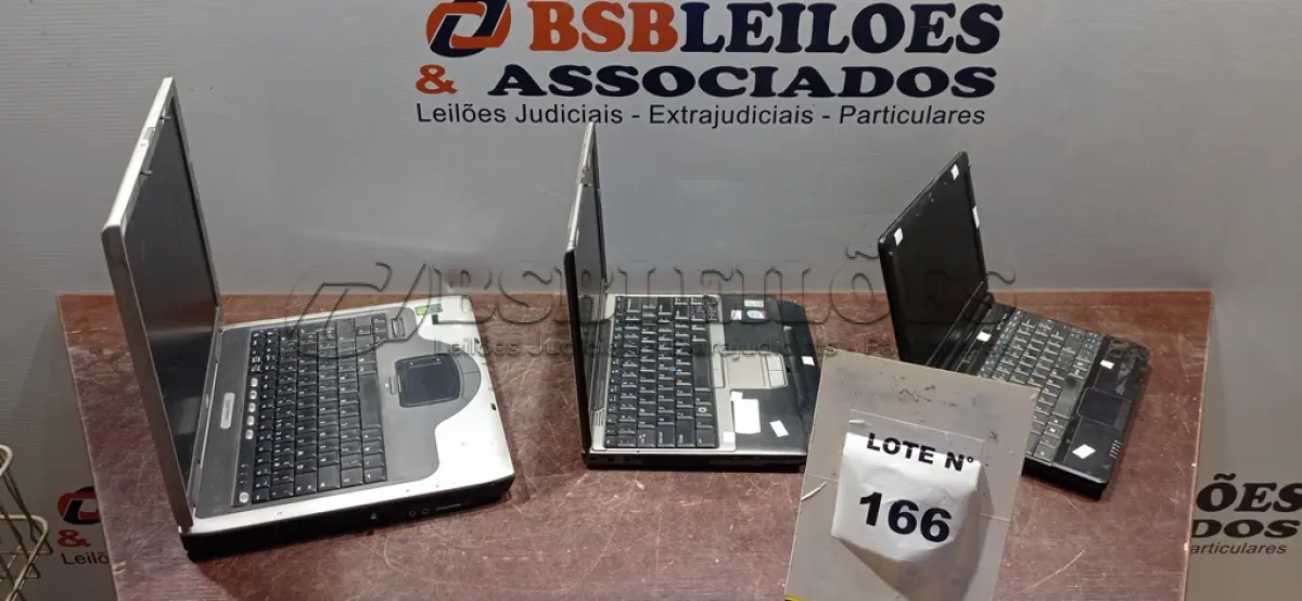 LOTE 166 - 03 NOTEBOOKS MARCAS DIVERSAS SEM FONTE. (NO ESTADO, NÃO SABEMOS SE FUNCIONA. LEILÃO NÃO TEM GARANTIA E NEM DEVOLUÇÃO, SUJEITO A POSSÍVEIS AVARIAS VISÍVEIS/OCULTAS E/OU AUSÊNCIA DE COMPONENTES)