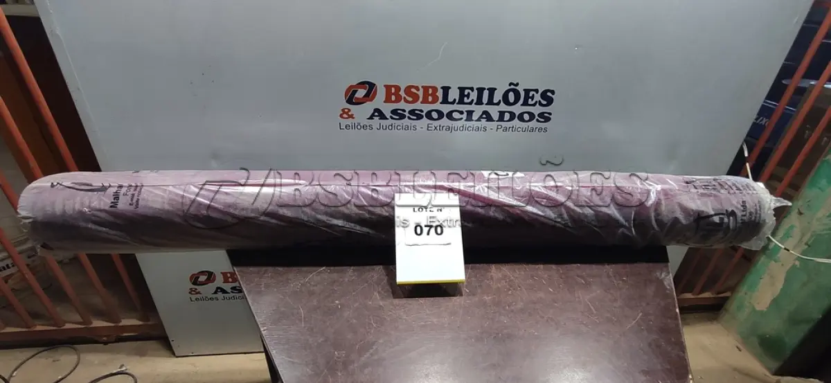 LOTE 070 - 01 ROLO DE TECIDO COTTON GOLD RAMADO ESCURO - 96% ALGODÃO 4% ELASTANO COR 102068 MENDONZA 15,18KG (NO ESTADO, NÃO SABEMOS SE FUNCIONA. LEILÃO NÃO TEM GARANTIA E NEM DEVOLUÇÃO, SUJEITO A POSSÍVEIS AVARIAS VISÍVEIS/OCULTAS E/OU AUSÊNCIA DE COMPONENTES)