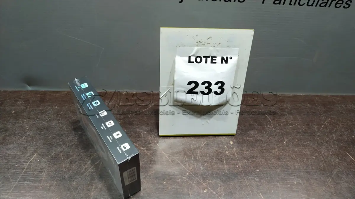 LOTE 233 - 01 SMART WATCH BENEDO BE8 ULTRA MINI NA COR LARANJA. (NO ESTADO, NÃO SABEMOS SE FUNCIONA. LEILÃO NÃO TEM GARANTIA E NEM DEVOLUÇÃO, SUJEITO A POSSÍVEIS AVARIAS VISÍVEIS/OCULTAS E/OU AUSÊNCIA DE COMPONENTES)