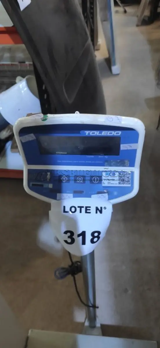 LOTE 318 -   01 BALANÇA DIGITAL TOLEDO 300KG. (NO ESTADO) ATENÇÃO! FAZER A VISITAÇÃO ANTES DE ARREMATAR, NÃO SABEMOS SE FUNCIONA, LEILÃO NÃO TEM GARANTIA E NEM DEVOLUÇÃO, SUJEITO A POSSÍVEIS AVARIAS VISÍVEIS/OCULTAS E/OU AUSÊNCIA DE COMPONENTES.