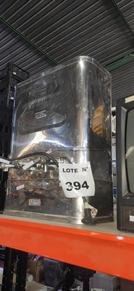 LOTE 394 - 01 CAFETEIRA INDUSTRIAL EM INOX. (NO ESTADO) ATENÇÃO! FAZER A VISITAÇÃO ANTES DE ARREMATAR, NÃO SABEMOS SE FUNCIONA, LEILÃO NÃO TEM GARANTIA E NEM DEVOLUÇÃO, SUJEITO A POSSÍVEIS AVARIAS VISÍVEIS/OCULTAS E/OU AUSÊNCIA DE COMPONENTES.