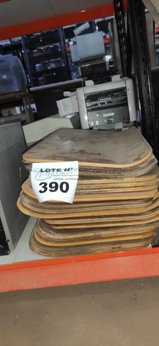 LOTE 390 - 20 PLACAS DE MADEIRA. (NO ESTADO) ATENÇÃO! FAZER A VISITAÇÃO ANTES DE ARREMATAR, NÃO SABEMOS SE FUNCIONA, LEILÃO NÃO TEM GARANTIA E NEM DEVOLUÇÃO, SUJEITO A POSSÍVEIS AVARIAS VISÍVEIS/OCULTAS E/OU AUSÊNCIA DE COMPONENTES.