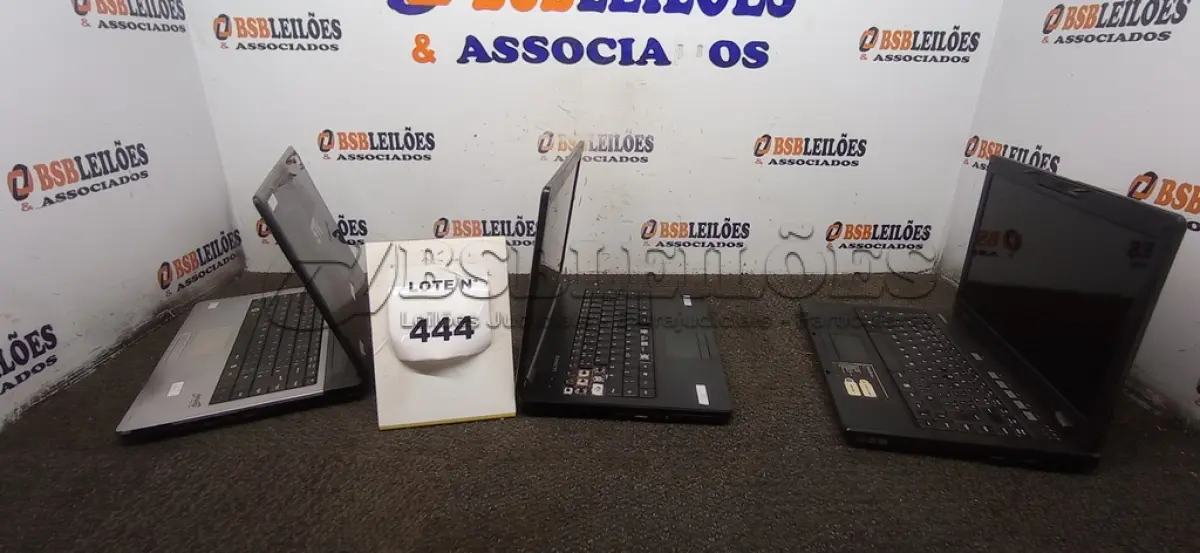 LOTE 444 - 03 NOTEBOOKS MARCAS DIVERSAS. (NO ESTADO) ATENÇÃO! FAZER A VISITAÇÃO ANTES DE ARREMATAR, NÃO SABEMOS SE FUNCIONA, LEILÃO NÃO TEM GARANTIA E NEM DEVOLUÇÃO, SUJEITO A POSSÍVEIS AVARIAS VISÍVEIS/OCULTAS E/OU AUSÊNCIA DE COMPONENTES.