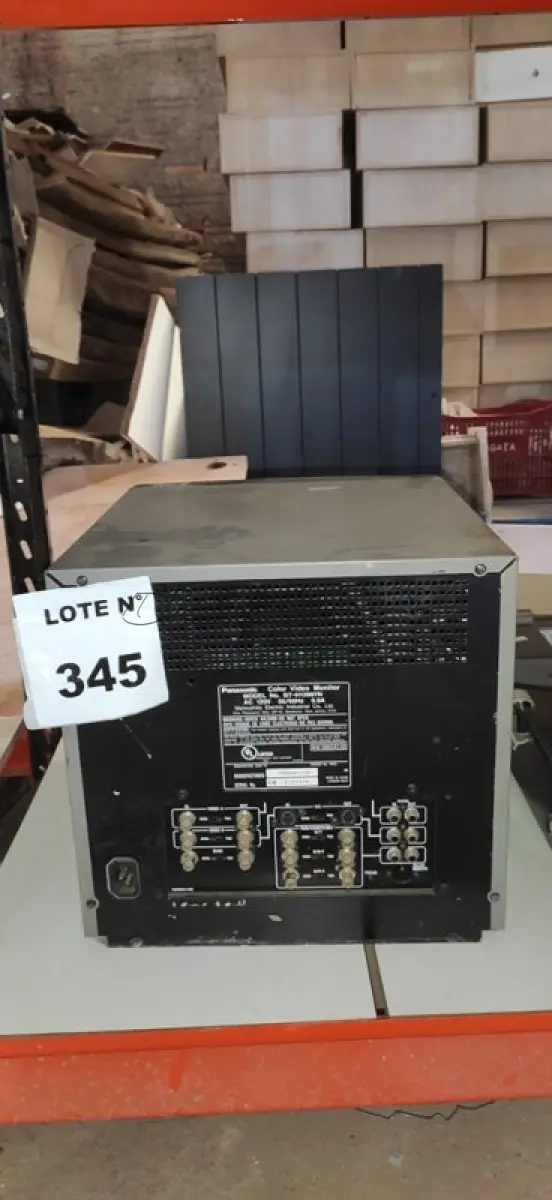 LOTE 345 -   01 MONITOR PANASONIC PARA CÂMERAS DE SEGURANÇA.  (NO ESTADO) ATENÇÃO! FAZER A VISITAÇÃO ANTES DE ARREMATAR, NÃO SABEMOS SE FUNCIONA, LEILÃO NÃO TEM GARANTIA E NEM DEVOLUÇÃO, SUJEITO A POSSÍVEIS AVARIAS VISÍVEIS/OCULTAS E/OU AUSÊNCIA DE COMPONENTES.