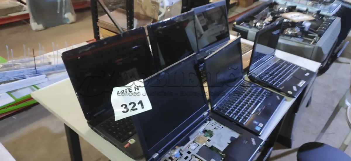 LOTE 321 - 07 NOTEBOOKS DE MARCAS E MODELOS DIVERSOS PARA RETIRADA DE PEÇAS. (NO ESTADO) ATENÇÃO! FAZER A VISITAÇÃO ANTES DE ARREMATAR, NÃO SABEMOS SE FUNCIONA, LEILÃO NÃO TEM GARANTIA E NEM DEVOLUÇÃO, SUJEITO A POSSÍVEIS AVARIAS VISÍVEIS/OCULTAS E/OU AUSÊNCIA DE COMPONENTES.