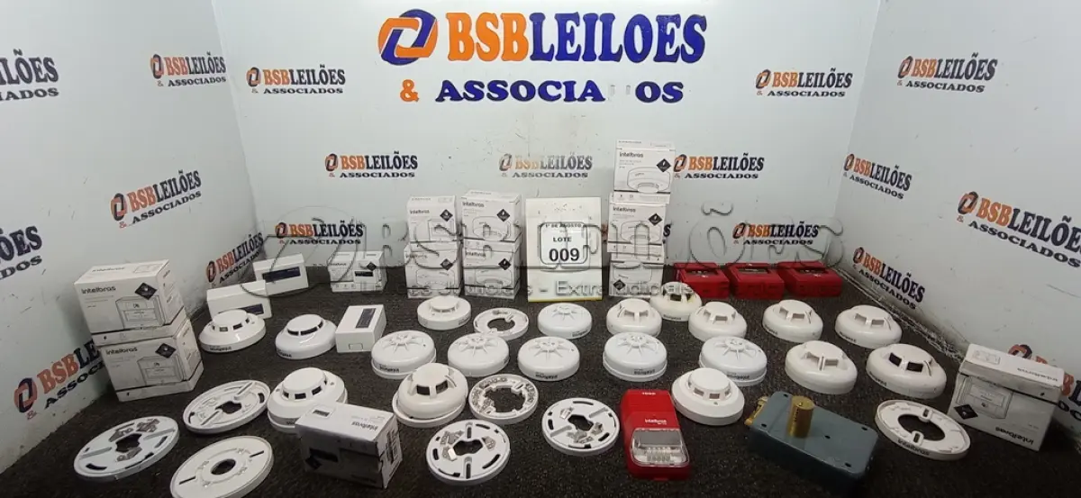 LOTE 009 - 01 LOTE COM VÁRIOS MÓDULOS DE ENTRADA, DETECTOR DE FUMAÇA E SINALIZADORES AUDIOVISUAL. (NO ESTADO) ATENÇÃO! FAZER A VISITAÇÃO ANTES DE ARREMATAR, NÃO SABEMOS SE FUNCIONA, LEILÃO NÃO TEM GARANTIA E NEM DEVOLUÇÃO, SUJEITO A POSSÍVEIS AVARIAS VISÍVEIS/OCULTAS E/OU AUSÊNCIA DE COMPONENTES.