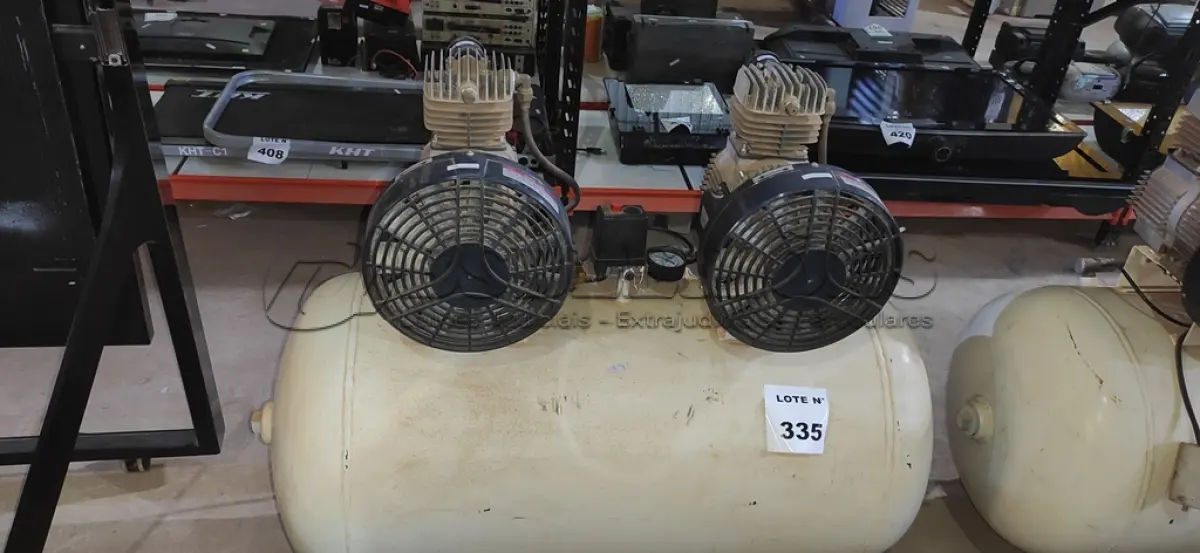 LOTE 335 -   01 COMPRESSOR ODONTOLÔGICO FIAC. (NO ESTADO) ATENÇÃO! FAZER A VISITAÇÃO ANTES DE ARREMATAR, NÃO SABEMOS SE FUNCIONA, LEILÃO NÃO TEM GARANTIA E NEM DEVOLUÇÃO, SUJEITO A POSSÍVEIS AVARIAS VISÍVEIS/OCULTAS E/OU AUSÊNCIA DE COMPONENTES.