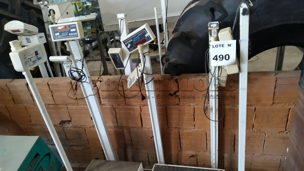 LOTE 490 - 05 BALANÇAS ANTROPOMÉTRICAS INCOMPLETAS. (NO ESTADO) ATENÇÃO! FAZER A VISITAÇÃO ANTES DE ARREMATAR, NÃO SABEMOS SE FUNCIONA, LEILÃO NÃO TEM GARANTIA E NEM DEVOLUÇÃO, SUJEITO A POSSÍVEIS AVARIAS VISÍVEIS/OCULTAS E/OU AUSÊNCIA DE COMPONENTES.