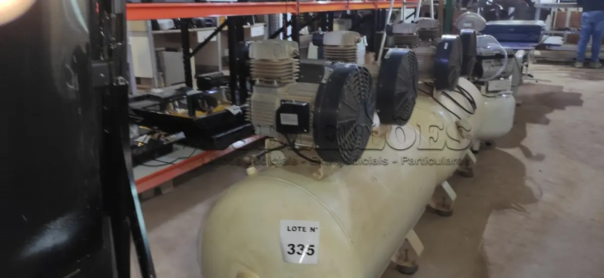 LOTE 335 -   01 COMPRESSOR ODONTOLÔGICO FIAC. (NO ESTADO) ATENÇÃO! FAZER A VISITAÇÃO ANTES DE ARREMATAR, NÃO SABEMOS SE FUNCIONA, LEILÃO NÃO TEM GARANTIA E NEM DEVOLUÇÃO, SUJEITO A POSSÍVEIS AVARIAS VISÍVEIS/OCULTAS E/OU AUSÊNCIA DE COMPONENTES.