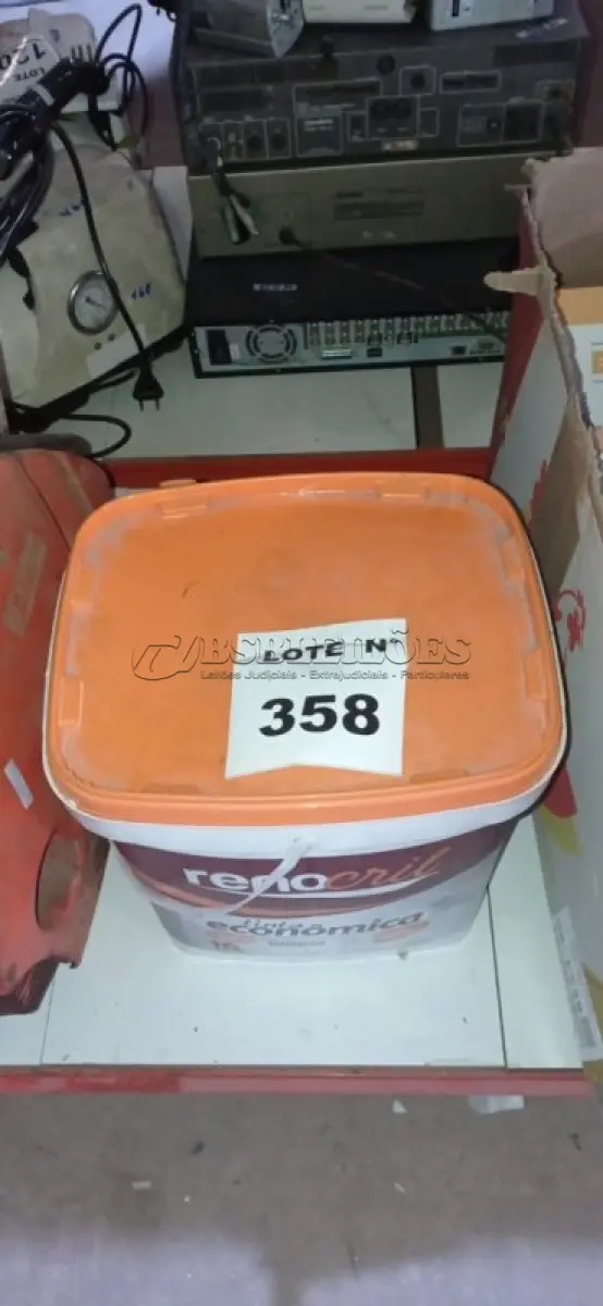 LOTE 358 - 01 BALDE DE TINTA ECONÔMICA SEMIBRILHO PARA INTERIORES E EXTERIORES DE 16L NA COR BRANCO NEVE MARCA RENOCRIL. (NO ESTADO) ATENÇÃO! FAZER A VISITAÇÃO ANTES DE ARREMATAR, NÃO SABEMOS SE FUNCIONA, LEILÃO NÃO TEM GARANTIA E NEM DEVOLUÇÃO, SUJEITO A POSSÍVEIS AVARIAS VISÍVEIS/OCULTAS E/OU AUSÊNCIA DE COMPONENTES.