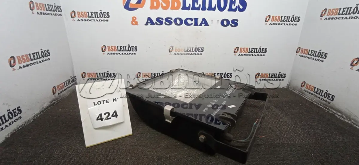 LOTE 424 - 01 REFLETOR 400W MARCA EXPOLUMEN. (NO ESTADO) ATENÇÃO! FAZER A VISITAÇÃO ANTES DE ARREMATAR, NÃO SABEMOS SE FUNCIONA, LEILÃO NÃO TEM GARANTIA E NEM DEVOLUÇÃO, SUJEITO A POSSÍVEIS AVARIAS VISÍVEIS/OCULTAS E/OU AUSÊNCIA DE COMPONENTES.