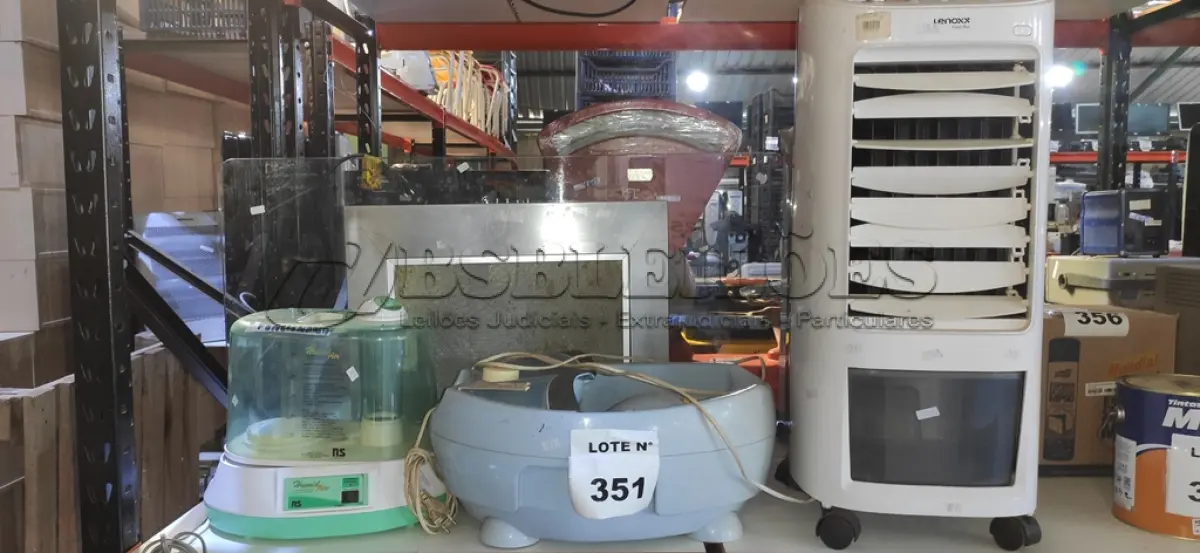 LOTE 351 - 01 COIFA DE PAREDE EM AÇO INOX COM PAINEL DE VIDRO MARCAR SUGGAR E 01 UMIDIFICADOR DE AR E 01 MASSAGEADOR PARA PÉS. (NO ESTADO) ATENÇÃO! FAZER A VISITAÇÃO ANTES DE ARREMATAR, NÃO SABEMOS SE FUNCIONA, LEILÃO NÃO TEM GARANTIA E NEM DEVOLUÇÃO, SUJEITO A POSSÍVEIS AVARIAS VISÍVEIS/OCULTAS E/OU AUSÊNCIA DE COMPONENTES.