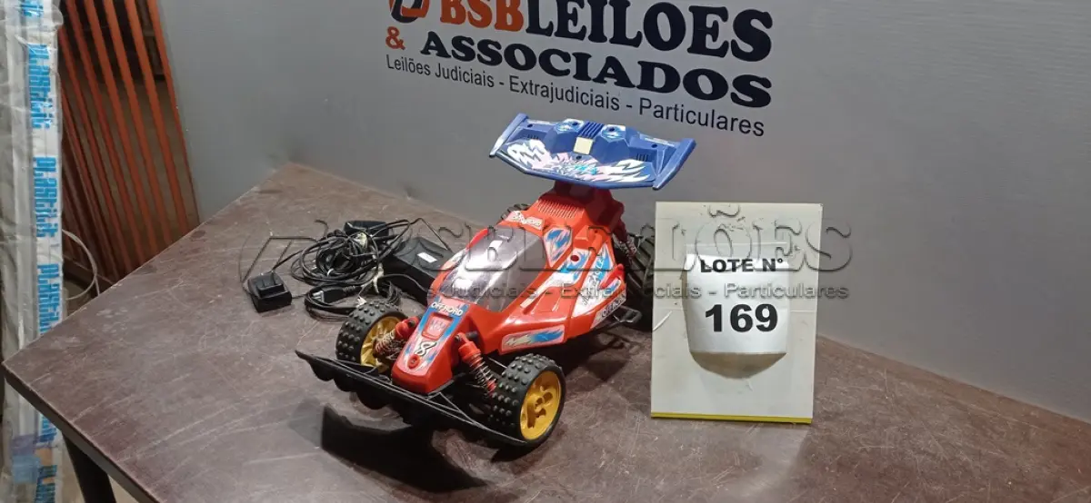 LOTE 169 - 01 CARRINHO DE CORRIDA DE BRINQUEDO. (NO ESTADO) ATENÇÃO! FAZER A VISITAÇÃO ANTES DE ARREMATAR, NÃO SABEMOS SE FUNCIONA, LEILÃO NÃO TEM GARANTIA E NEM DEVOLUÇÃO, SUJEITO A POSSÍVEIS AVARIAS VISÍVEIS/OCULTAS E/OU AUSÊNCIA DE COMPONENTES.