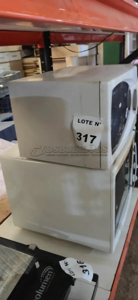LOTE 317 - 01 LOTE COM GRANDE QUANTIDADE DE LUMINÁRIAS E LÂMPADAS DE MARCAS E MODELOS. (NO ESTADO) ATENÇÃO! FAZER A VISITAÇÃO ANTES DE ARREMATAR, NÃO SABEMOS SE FUNCIONA, LEILÃO NÃO TEM GARANTIA E NEM DEVOLUÇÃO, SUJEITO A POSSÍVEIS AVARIAS VISÍVEIS/OCULTAS E/OU AUSÊNCIA DE COMPONENTES.