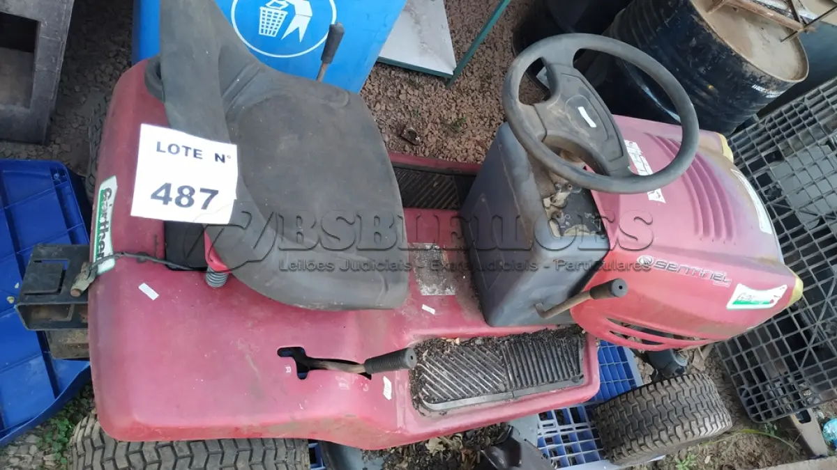 LOTE 487 - 01 TRATOR DE CORTAR GRANA A GASOLINA MARCA GARTHEN. (NO ESTADO) ATENÇÃO! FAZER A VISITAÇÃO ANTES DE ARREMATAR, NÃO SABEMOS SE FUNCIONA, LEILÃO NÃO TEM GARANTIA E NEM DEVOLUÇÃO, SUJEITO A POSSÍVEIS AVARIAS VISÍVEIS/OCULTAS E/OU AUSÊNCIA DE COMPONENTES.