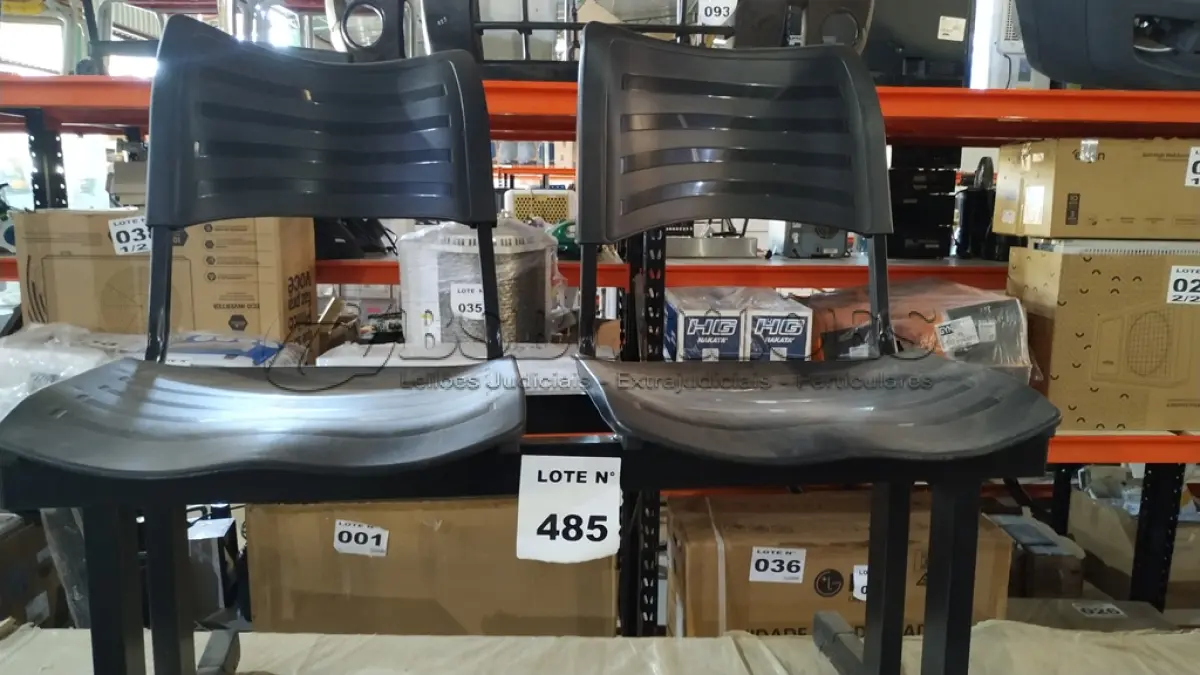 LOTE 485 - 01 LONGARINA DE 02 LUGARES. (NO ESTADO) ATENÇÃO! FAZER A VISITAÇÃO ANTES DE ARREMATAR, NÃO SABEMOS SE FUNCIONA, LEILÃO NÃO TEM GARANTIA E NEM DEVOLUÇÃO, SUJEITO A POSSÍVEIS AVARIAS VISÍVEIS/OCULTAS E/OU AUSÊNCIA DE COMPONENTES.