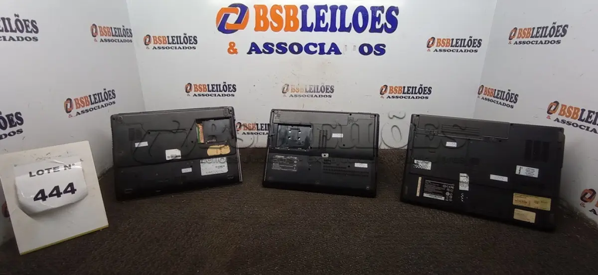 LOTE 444 - 03 NOTEBOOKS MARCAS DIVERSAS. (NO ESTADO) ATENÇÃO! FAZER A VISITAÇÃO ANTES DE ARREMATAR, NÃO SABEMOS SE FUNCIONA, LEILÃO NÃO TEM GARANTIA E NEM DEVOLUÇÃO, SUJEITO A POSSÍVEIS AVARIAS VISÍVEIS/OCULTAS E/OU AUSÊNCIA DE COMPONENTES.