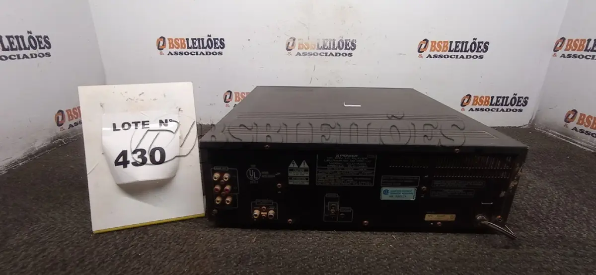 LOTE 430 -   01 MULTIPLAY PIONEER CD COV;LD PLAYER CLD-M90 (NO ESTADO) ATENÇÃO! FAZER A VISITAÇÃO ANTES DE ARREMATAR, NÃO SABEMOS SE FUNCIONA, LEILÃO NÃO TEM GARANTIA E NEM DEVOLUÇÃO, SUJEITO A POSSÍVEIS AVARIAS VISÍVEIS/OCULTAS E/OU AUSÊNCIA DE COMPONENTES.