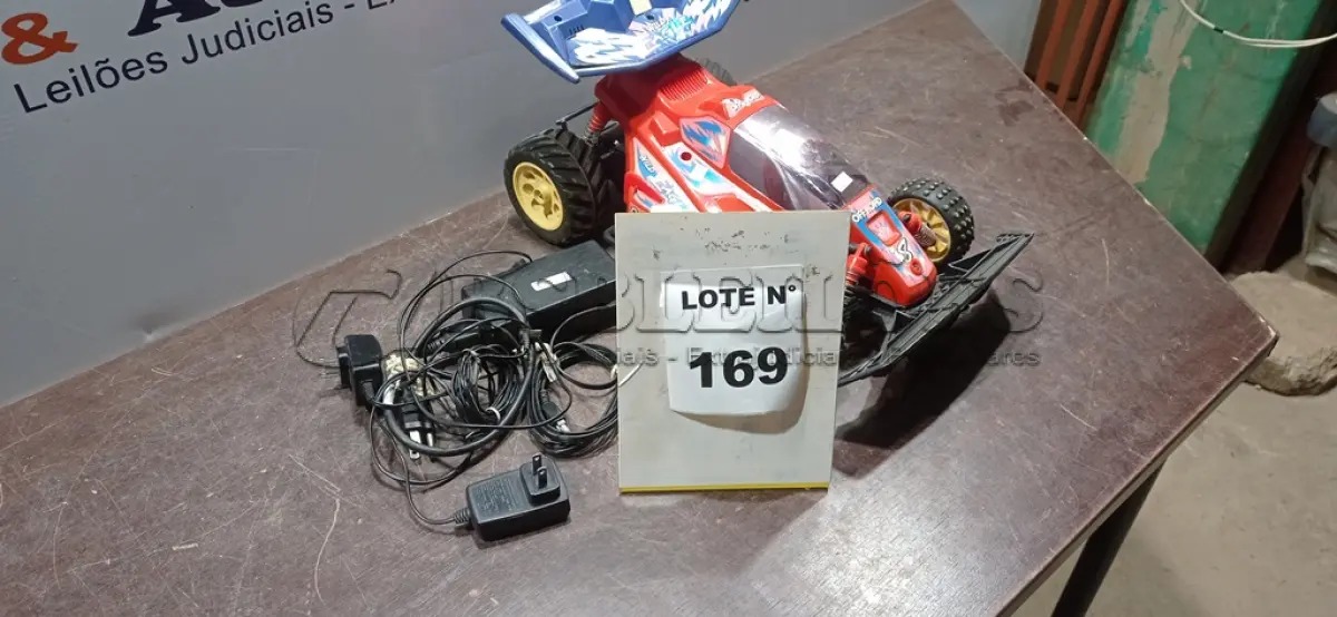 LOTE 169 - 01 CARRINHO DE CORRIDA DE BRINQUEDO. (NO ESTADO) ATENÇÃO! FAZER A VISITAÇÃO ANTES DE ARREMATAR, NÃO SABEMOS SE FUNCIONA, LEILÃO NÃO TEM GARANTIA E NEM DEVOLUÇÃO, SUJEITO A POSSÍVEIS AVARIAS VISÍVEIS/OCULTAS E/OU AUSÊNCIA DE COMPONENTES.